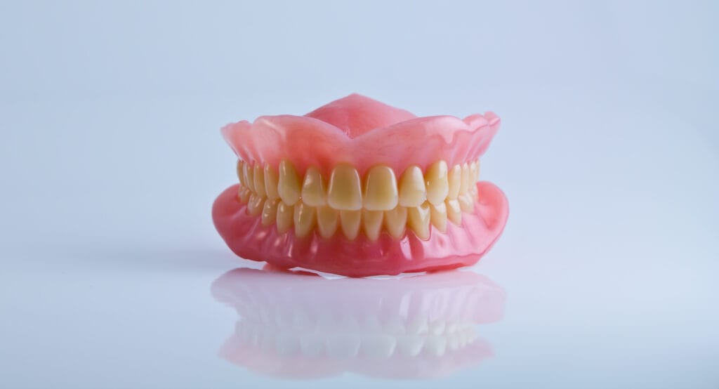 Dentiera o impianto dentale