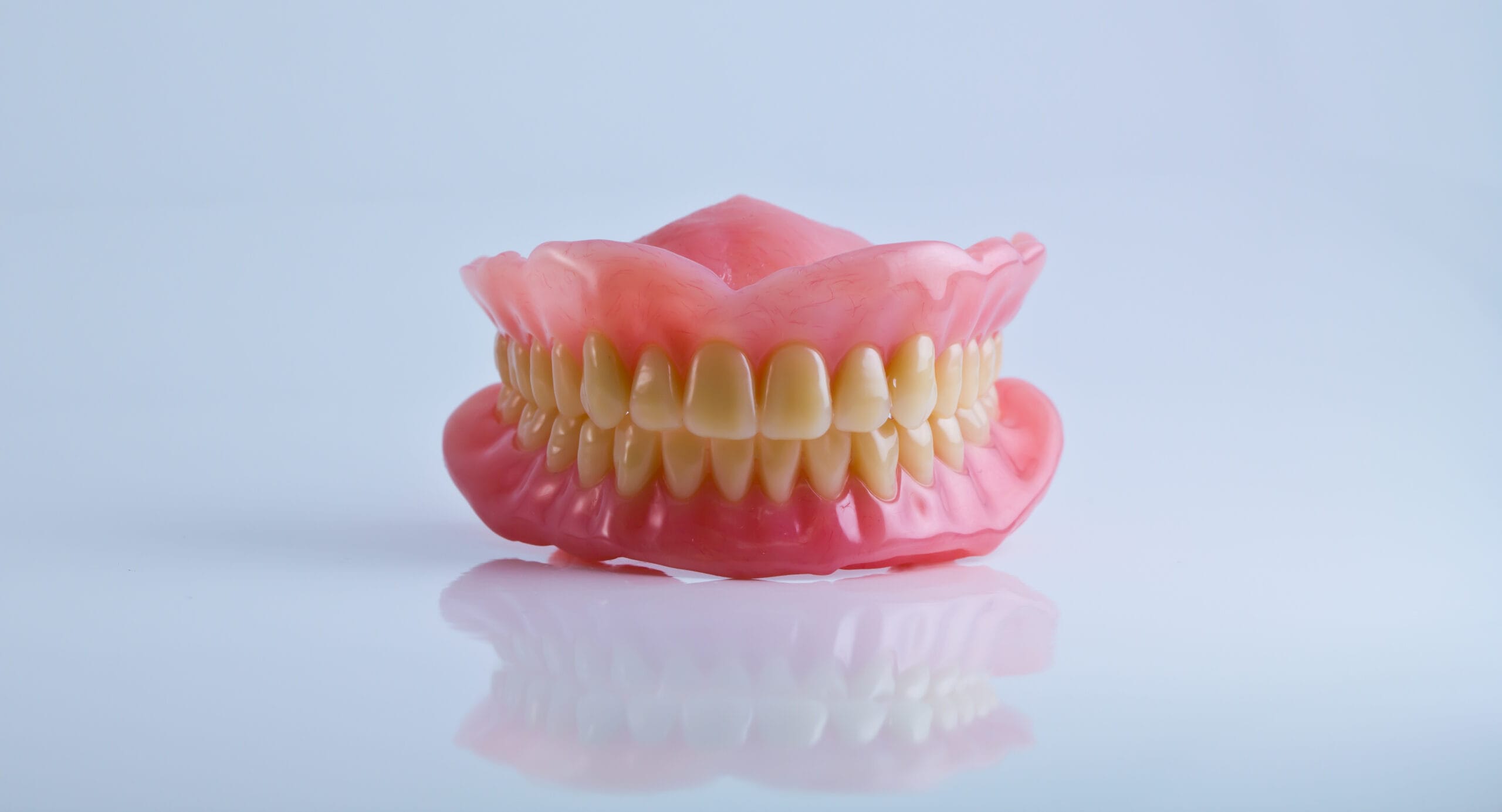 Dentiera o impianto dentale